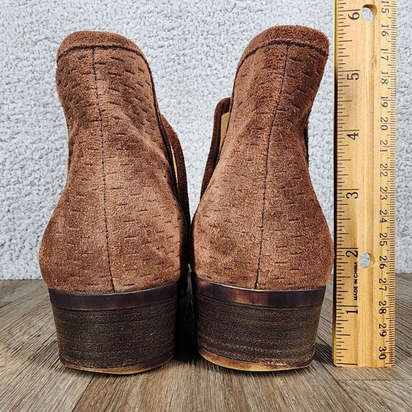 Lucky Brand Women's Brown Suede Perforated Ankle Booties Low Heel Size 8M 38.5 - Picture 3 of 11
